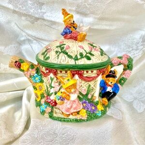 Mercuries Vintage 1998 Bunny Teapot and 4 Napkin Holders